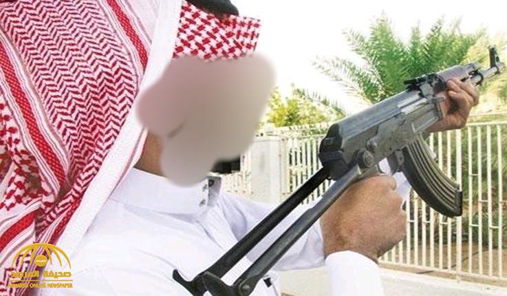 شيخ من ⁧‫الأسرة الحاكمة في الكويت‬⁩ يقتحم مكتب وكيل وزارة التعليم ويهدّد بقتله برشّاش بسبب زوجته !