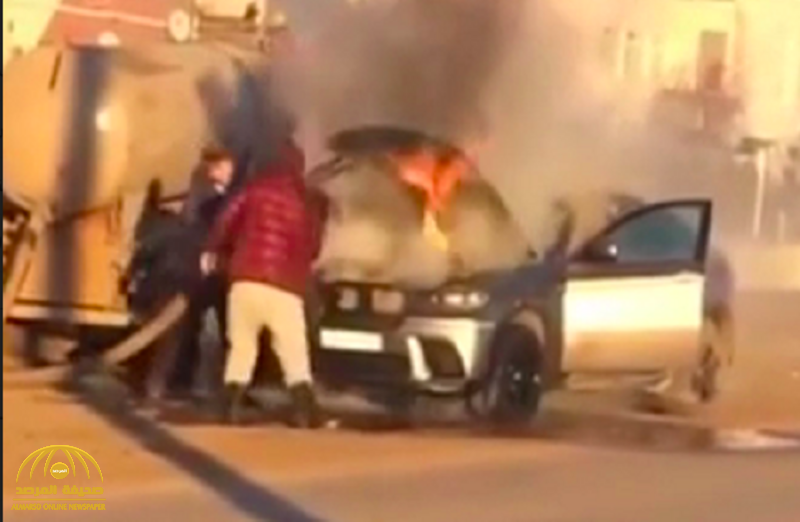 بالفيديو: كيف تصرف صاحب سيارة "BMW"  حين اشتعلت النار بها؟.. رد فعله السريع أنقذ الموقف