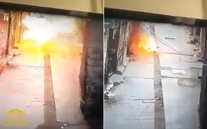 شاهد .. فيديو صادم ليمني يشعل النار في جسده احتجاجاً على تردي الأوضاع المعيشية