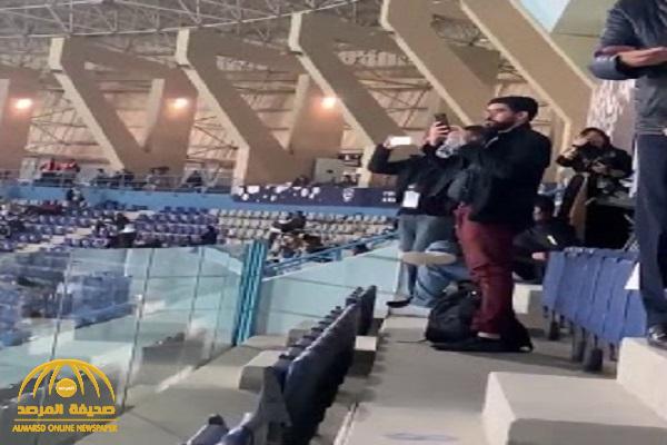 شاهد .. ردة فعل صحفيين إيطاليين لحظة سماعهم الآذان بملعب جامعة الملك سعود