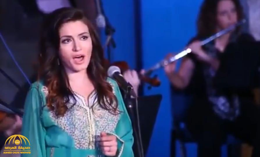 شاهد: الجمهور يرفض مغادرة الفنانة رشا رزق المسرح .. والسبب أغنية “القناص”