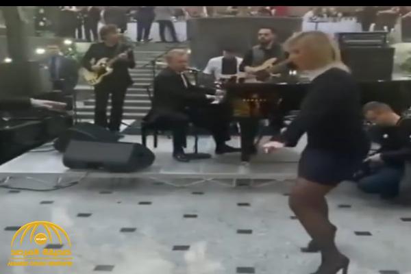 شاهد: متحدثة وزارة الخارجية الروسية تؤدي رقصة الـ "روك أند رول" مع نائبها