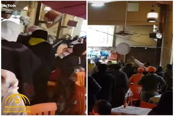 شاهد : مشاجرة جماعية  في سوق المباركية بالكويت