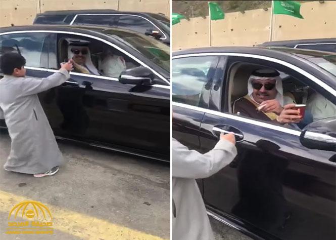 شاهد : أمير الباحة يفاجئ محل "أكشاك" لبيع الشاي على الطريق !
