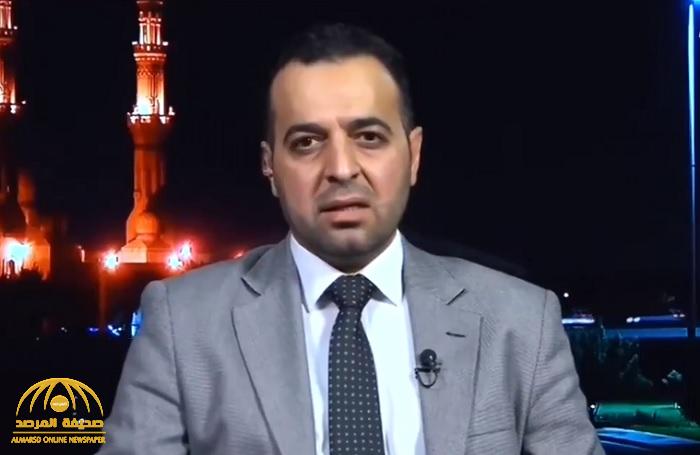 شاهد ... ردة فعل محلل سياسي عراقي بعد تلقيه الخبر الصادم بمقتل زميله الصحفي أحمد عبدالصمد على الهواء !