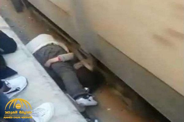 كاميرات المراقبة تكشف حقيقة واقعة أب ينقذ ابنته من أسفل القطار في مصر