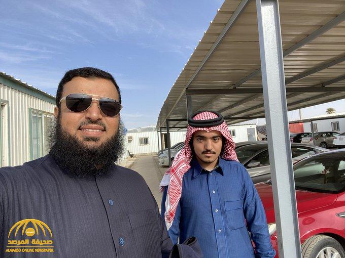 رجل أعمال يفاجئ شاب سعودي يعمل "كابتن" في أوبر بعد أن أخبره بمؤهله خلال توصيله !