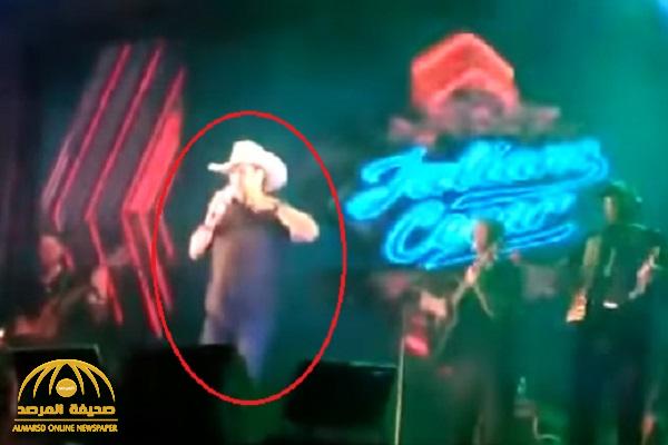 شاهد .. مغني برازيلي يسقط جثة هامدة على المسرح أمام جمهوره