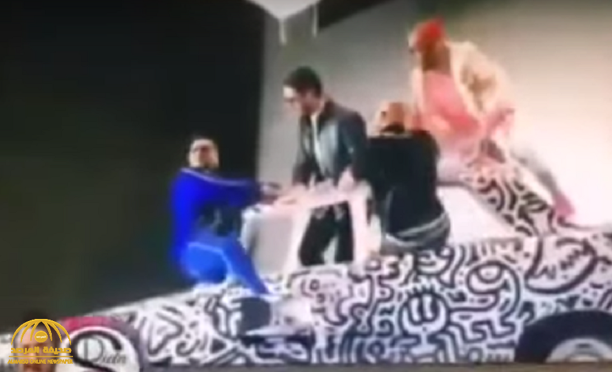 شاهد ...  لحظة سقوط مروعة ل "سعد لمجرد" وفرقته الموسيقية من سيارة  أثناء تصوير فيديو كليب !