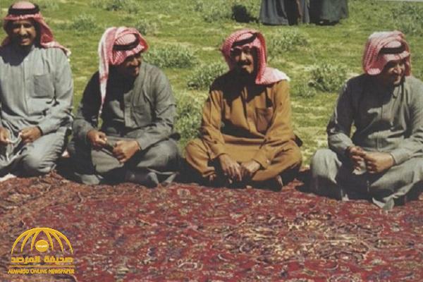 شاهد.. صورة نادرة تجمع الملك سلمان واثنين من ملوك السعودية وأمير.. والكشف عن مكان وتاريخ التقاطها !