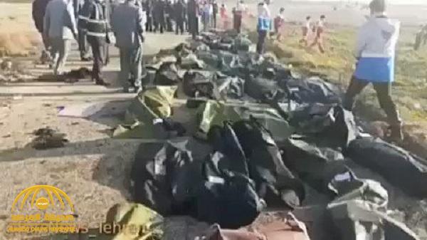 شاهد .. فيديو صادم للعشرات من جثث ضحايا الطائرة الأوكرانية التي سقطت في إيران