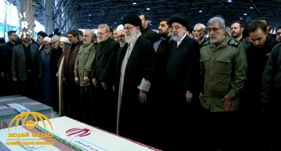 شاهد: صراخ وبكاء مرشد إيران في جنازة "سليماني" !