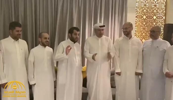 شاهد.. أول ظهور  لـ"تركي آل الشيخ" بعد عودته إلى الرياض: "راح أسوي شيء يبهر الجميع"