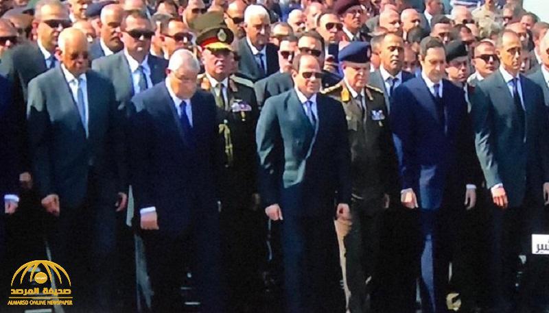 شاهد.. السيسي يشارك في الجنازة العسكرية لـ "مبارك"