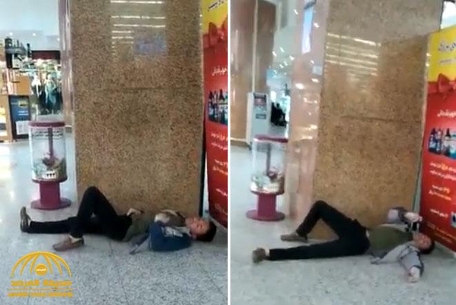 شاهد: فيديو صادم لإيراني يسقط على الأرض بسبب فيروس كورونا