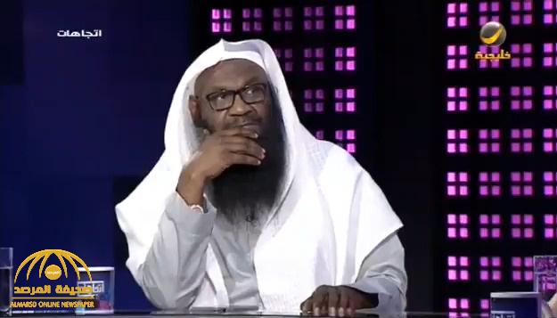 بالفيديو .. الكلباني : أنا ضد مكبرات الصوت الخارجية بالمساجد .. والعباءة ليست شرطاً ".. وهذا رأيه في الحجاب والنقاب!