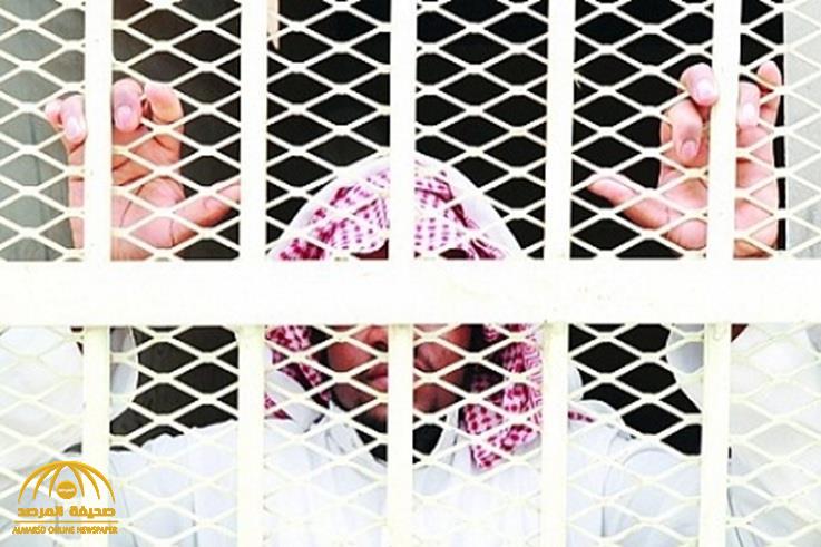 سجين يهرب من مستشفى في تبوك قبل عامين .. وعندما عثر عليه أحد أقاربه كانت المفاجأة !