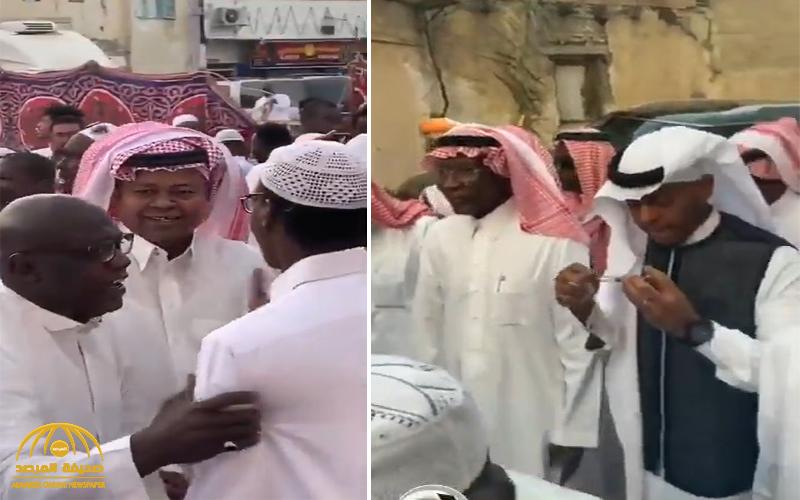 بمشاركة سعيد العويران .. شاهد : أحمد عيد يحتفل بزواج نجله في جدة على أنغام رقصة المزمار