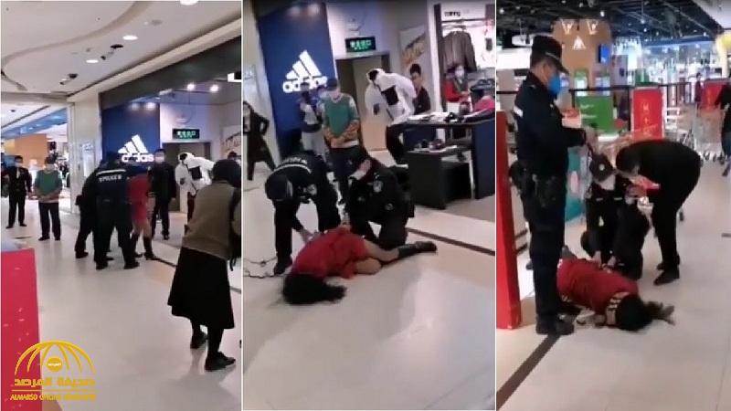 بالفيديو : شاهد كيف تعاملت الشرطة الصينية مع فتاة رفضت ارتداء القناع الطبي !