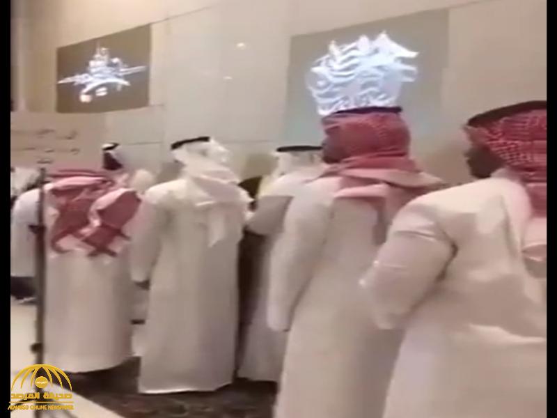 شاهد.. عريس يضع شرطا غريباً لحضور حفل زفافه في البحرين بسبب كورونا!