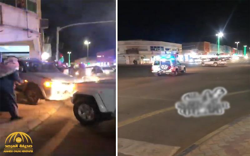 شاهد : سائق "غير متزن" يصطدم بالمركبات في الجوف متعمداً .. وفيديو يوثق لحظة إيقافه بالقوة الجبرية!