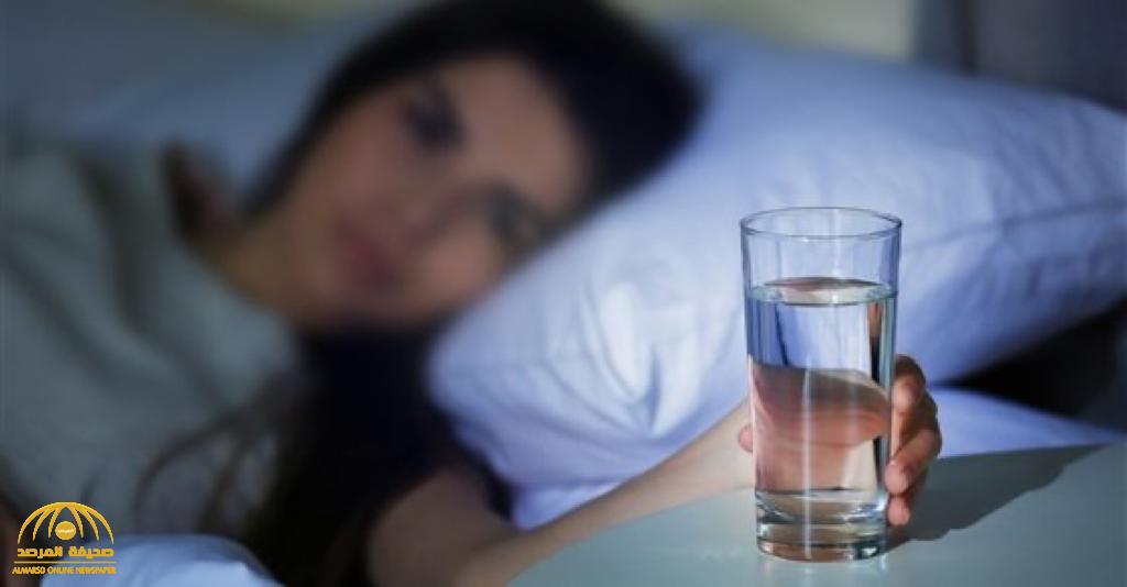 ما الذي يحدث عند شرب الماء قبل النوم؟