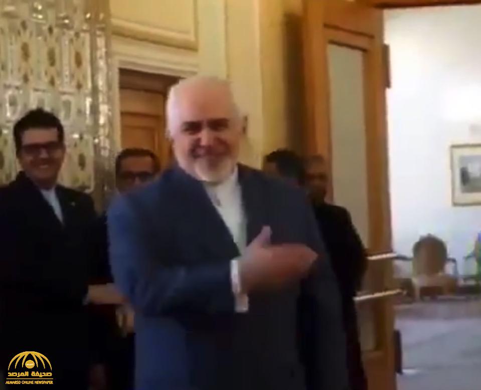 شاهد.. وزير خارجية إيران : أقسم بالله أنني لست مصابا بـ"كورونا"