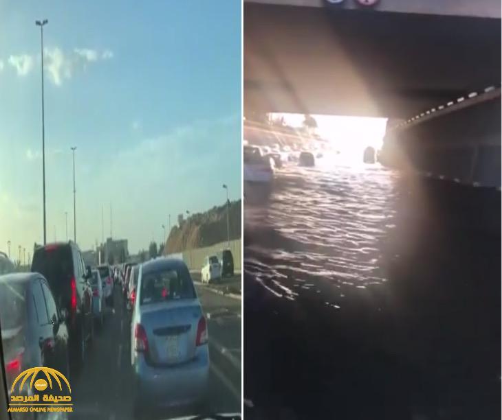 "للمرة الثانية".. شاهد : شلل مروري على طريق الملك عبد العزيز في جدة بسبب انفجار ماسورة مياه