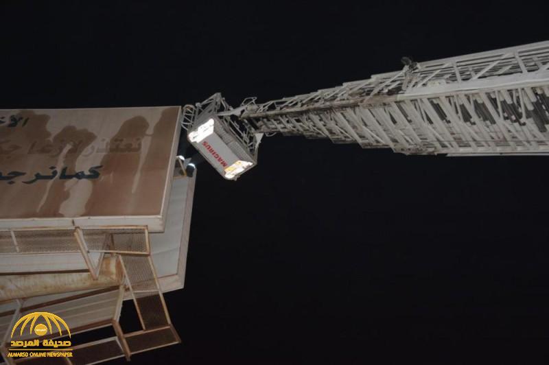 بالصور.. شخص يحاول الانتحار من أعلى لوحة بحي الأندلس في جدة