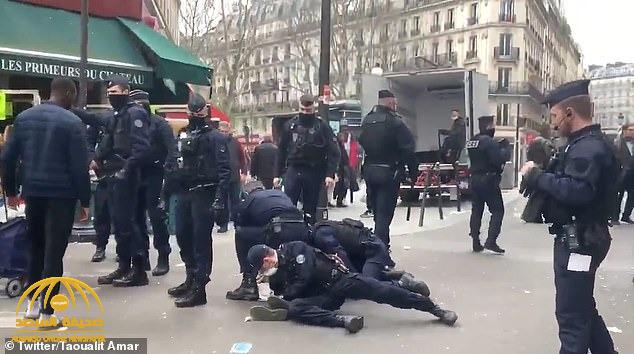 شاهد .. الشرطة الفرنسية تعتدي بالضرب على امرأة وتطرحها أرضاً بسبب مخالفة التعليمات بشأن كورونا