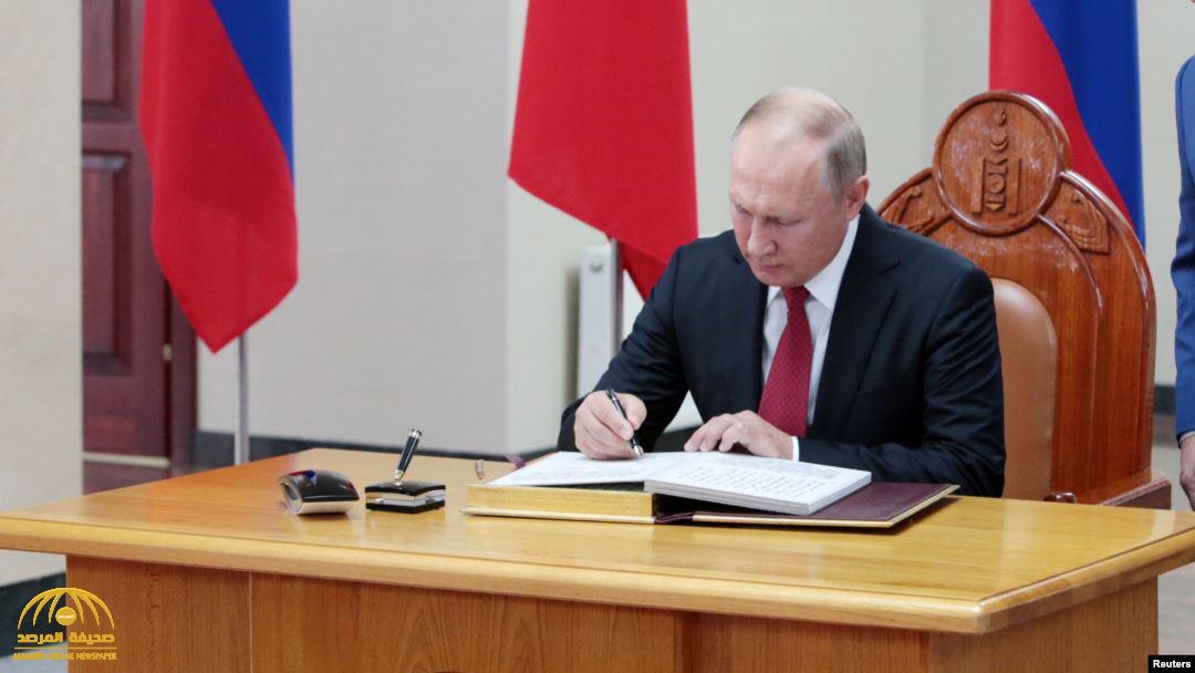 بعد معارضة شخص وحيد ضد القرار .. بوتين يوقع قانونًا جديدًا للبقاء في السلطة حتى عام 2036