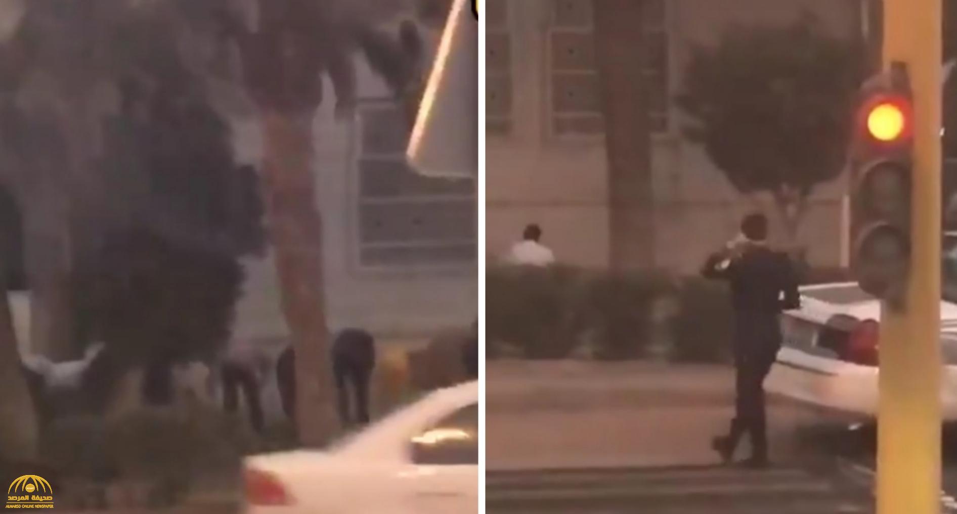 شاهد : ردة فعل شرطي تجاه أشخاص يصلون جماعة أمام مسجد في الكويت رغم قرار المنع !