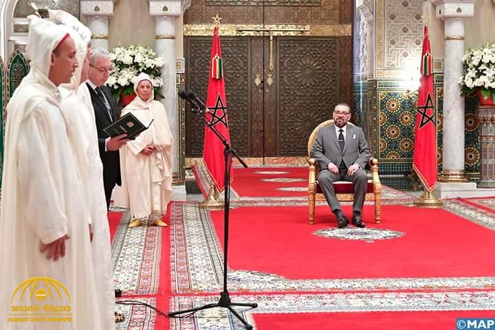 شاهد .. كورونا يجبر العاهل المغربي على تغيير البروتوكول الملكي لأول مرة !