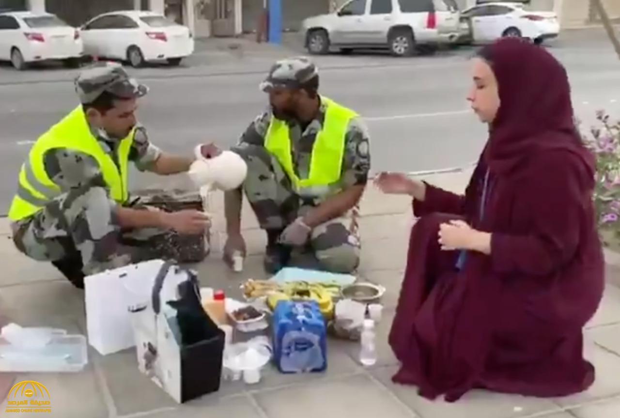 شاهد.. مراسلة الإخبارية "بشاير آل قبوص" تشارك رجال الأمن إفطار رمضان
