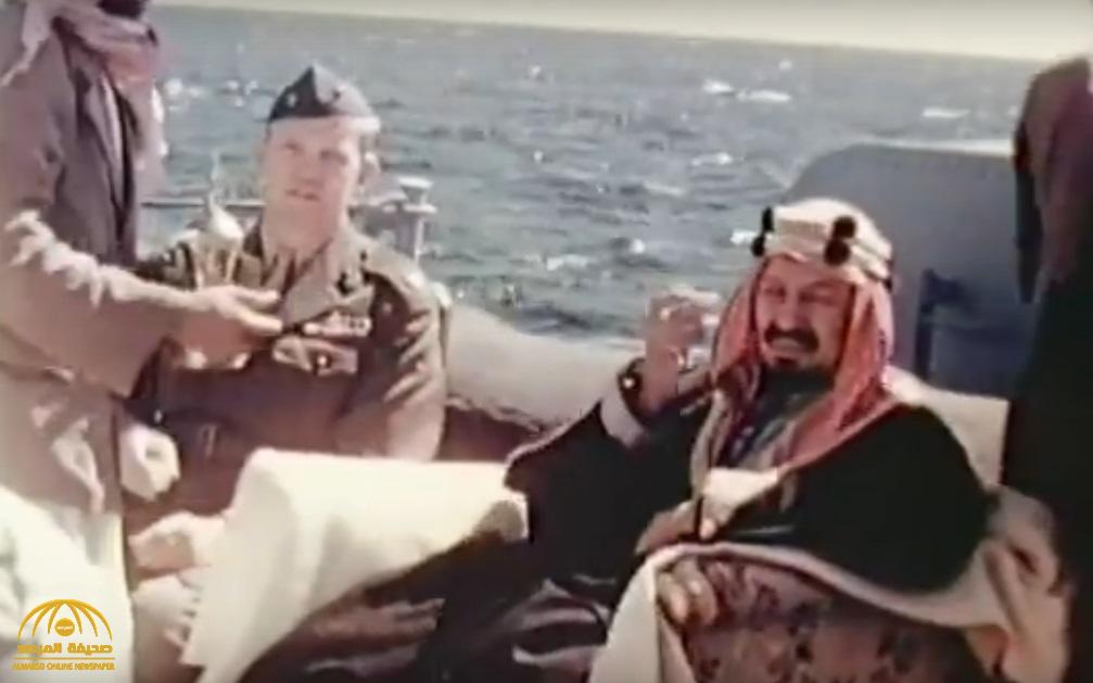 شاهد: الملك عبد العزيز يتناول القهوة على السفينة مورفي مع أخيه الأمير عبد الله بن عبد الرحمن !