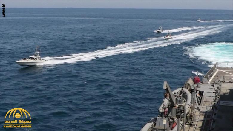 في خطوة "استفزازية" .. شاهد: زوارق إيرانية تقترب من سفن حربية أمريكية في مياه الخليج العربي