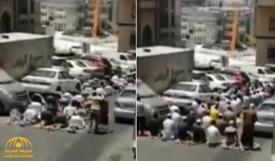 مصور فيديو "صلاة الجمعة" في شوارع مكة يكشف التفاصيل وكيف تعاملت قوات الأمن معهم