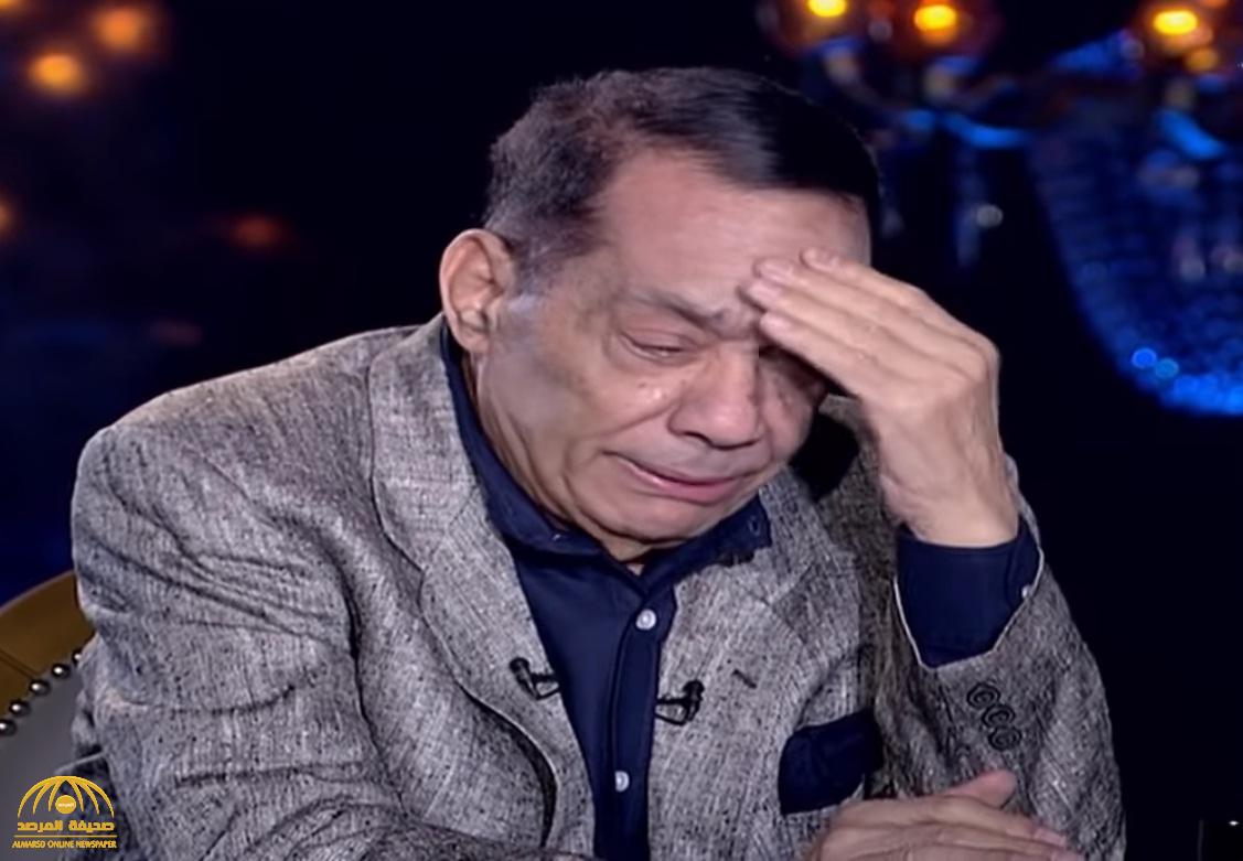 شاهد:  ملحن مصري شهير يبكي على الهواء بعد ضربه من  بلطجية مأجورين من طليقته وخطف ابنته الصغيرة!