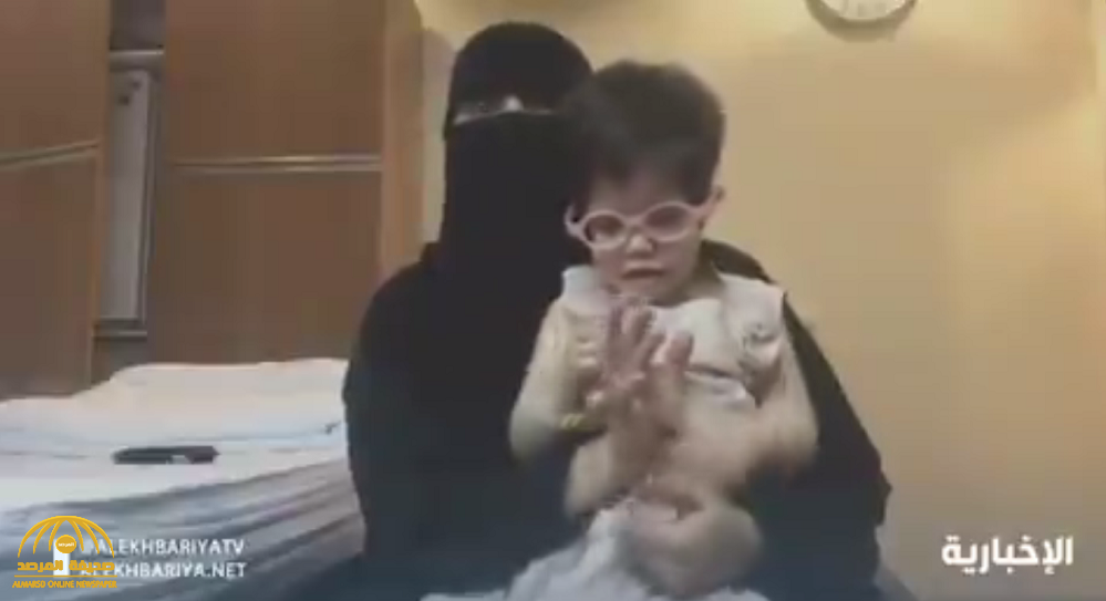 بالفيديو : مواطنة تطلب تصريح سفر للوصول بطفلتها المعاقة إلى مستشفى بالرياض .. فكانت المفاجأة في انتظارها !