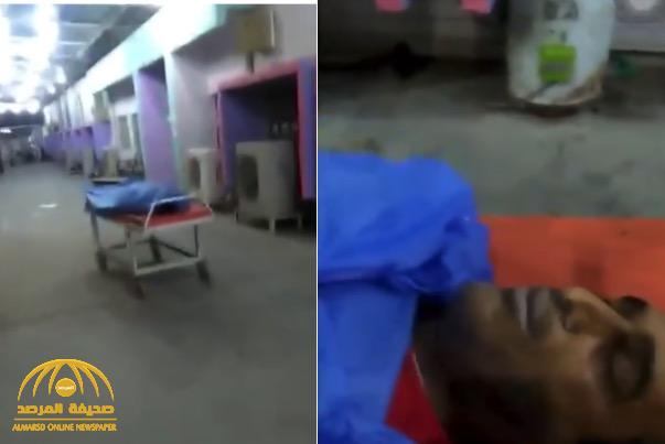 فيديو "مروع" لجثة ملقاة خارج مستشفى في العراق.. شاهد ردة فعل الأخ المفجوع