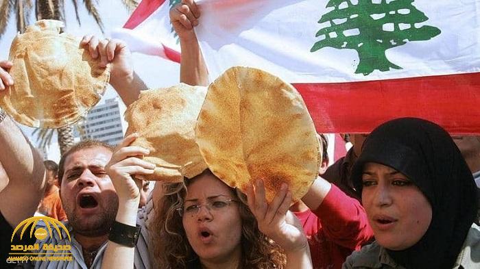 "يعيشون أوضاعًا مأساوية بسبب حزب الله".. شاهد لحظة تكدس عشرات اللبنانيين للحصول على الخبز