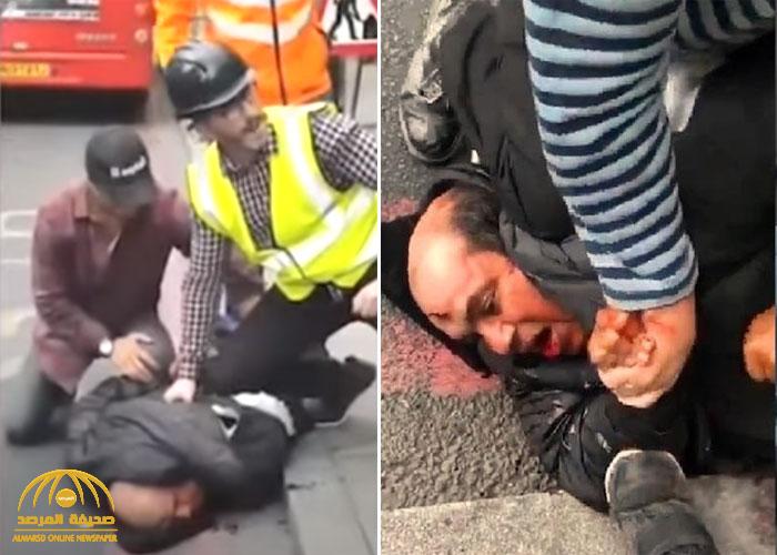 "الأرض تحولت لبركة دماء".. شاهد: رجل ينقض على حاخام اليهود "الأتقياء" في لندن بسكين