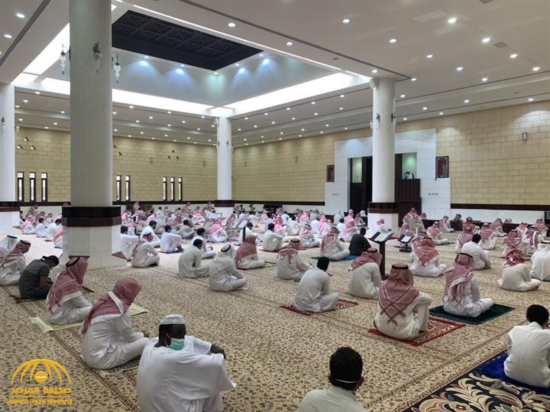 بالفيديو والصور .. شاهد كيف أديت أول صلاة جمعة بعد رفع تعليق الصلاة بالمساجد في المملكة