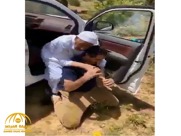 أول تعليق من العداء العالمي "سعد الأسمري" على فيديو حمله لوالده في عسير  !
