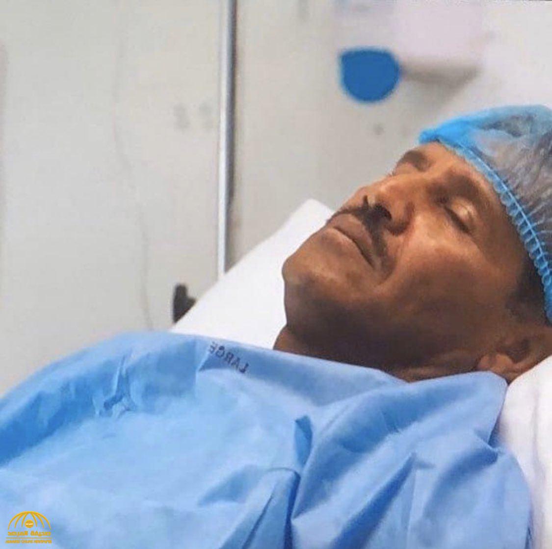 أول ظهور لـ "خالد عبد الرحمن" بعد الوعكة الصحية.. يوجه رسالة لـ "ناشر صورته" على سرير المرض