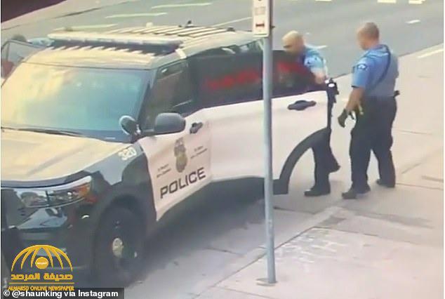 شاهد: فيديو جديد يظهر "جورج فلويد" في صراع مع رجال الشرطة  قبل لحظات من وفاته على يد الضابط ديريك شوفين
