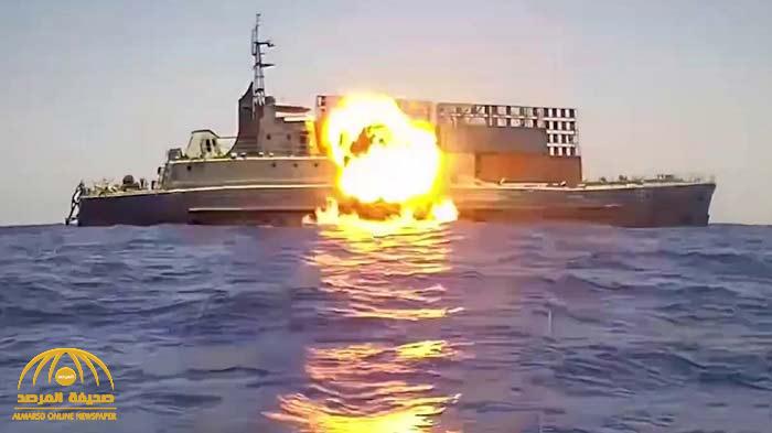 "أصابها بدقة بالغة".. شاهد: صاروخ "هاربون" مصري يغرق سفينة من ضربة واحدة