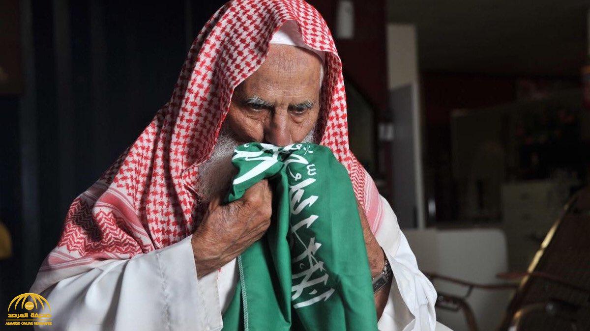 إصابة صاحب الصورة الشهيرة لتقبيل العلم السعودي بـ "كورونا" .. وابنه يطلب الدعاء له