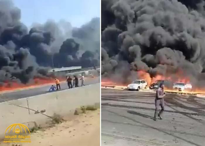 شاهد: حريق هائل يلتهم عددًا كبيرًا من السيارات في مصر والكشف عن السبب