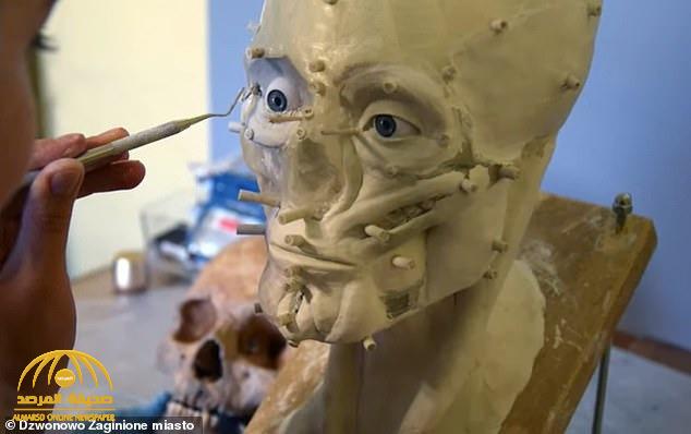 شاهد :علماء أثار يعيدون ترميم وجه إنسان عاش قبل 500 عام  ويكتشفون معلومات عنه